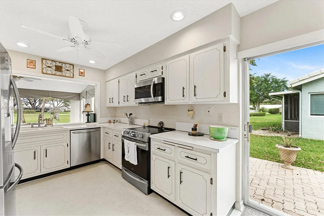 Photo of 5669 Pinecrest Cir