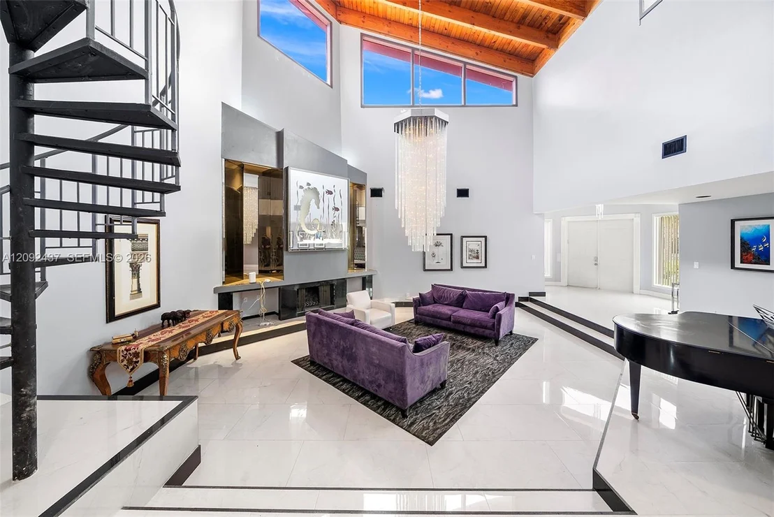 Photo of 507 Palm Dr