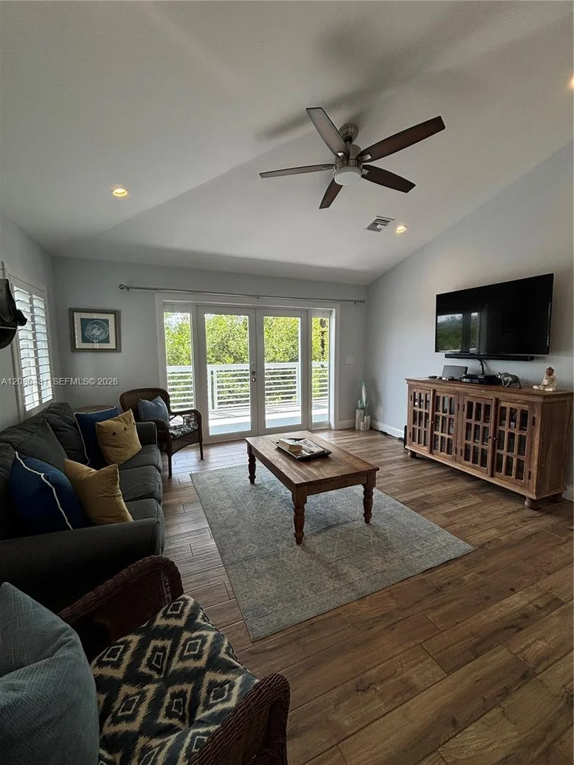 Photo of 102 Venetian Dr
