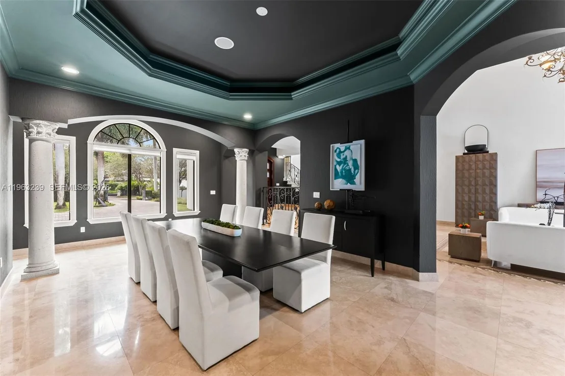 Photo of 11111 Killian Park Rd