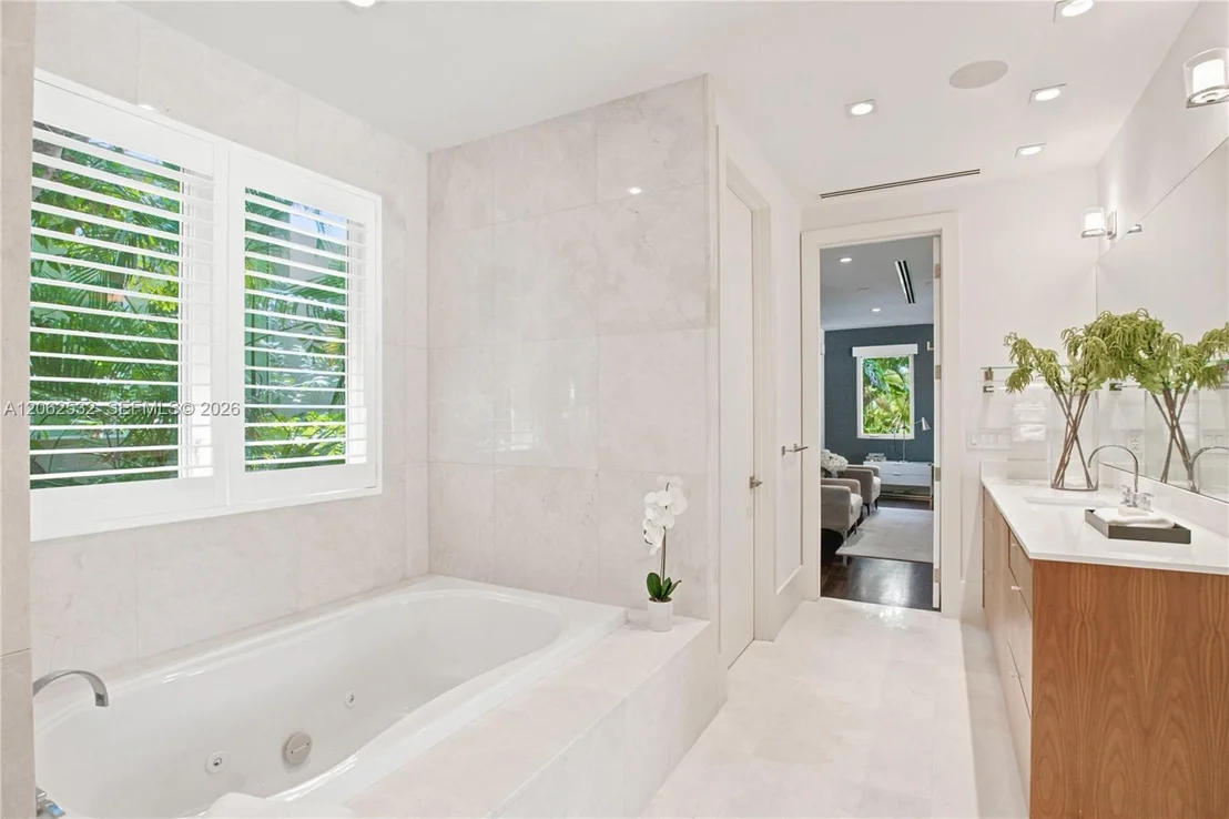 Photo of 2820 Brickell Ave