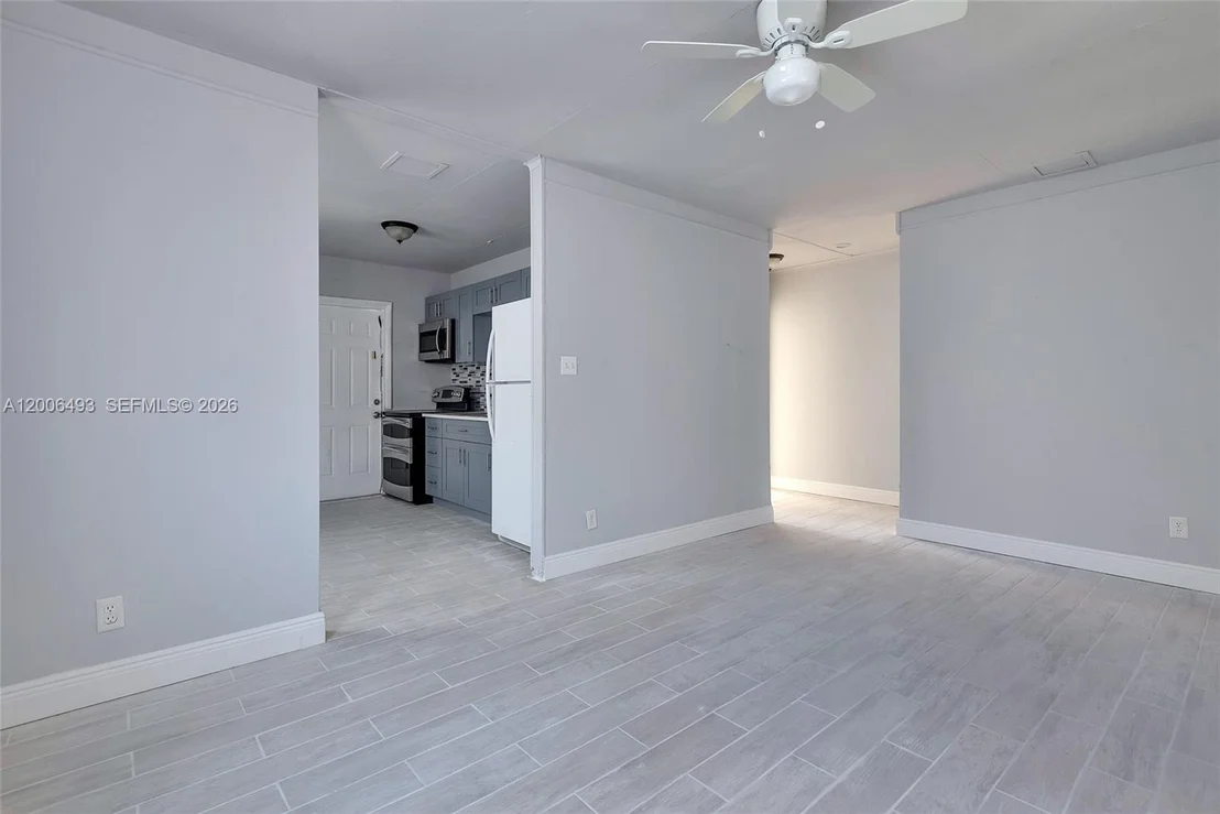 Photo of 562 W 4th St