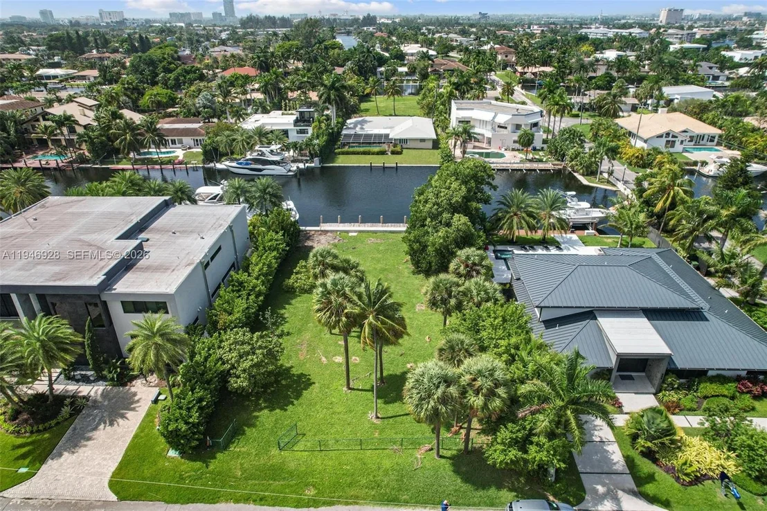Photo of 606 Palm Dr