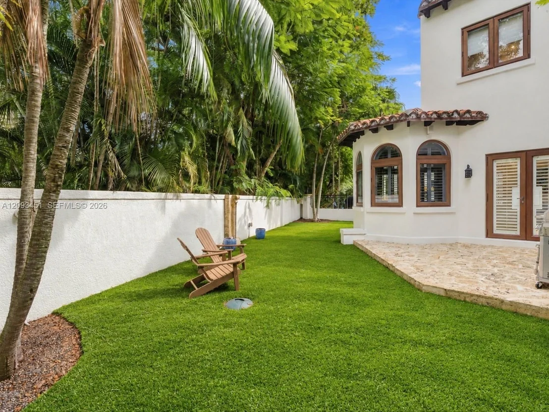 Photo of 421 Sarto Ave