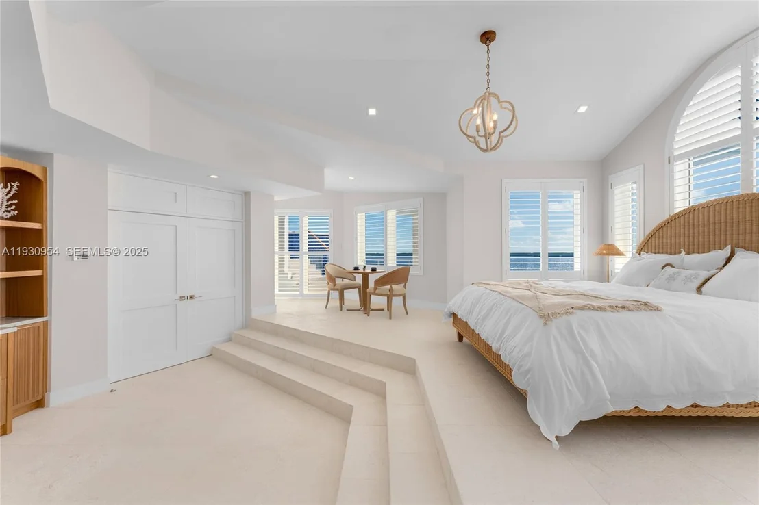 Photo of 180 Pompano Dr
