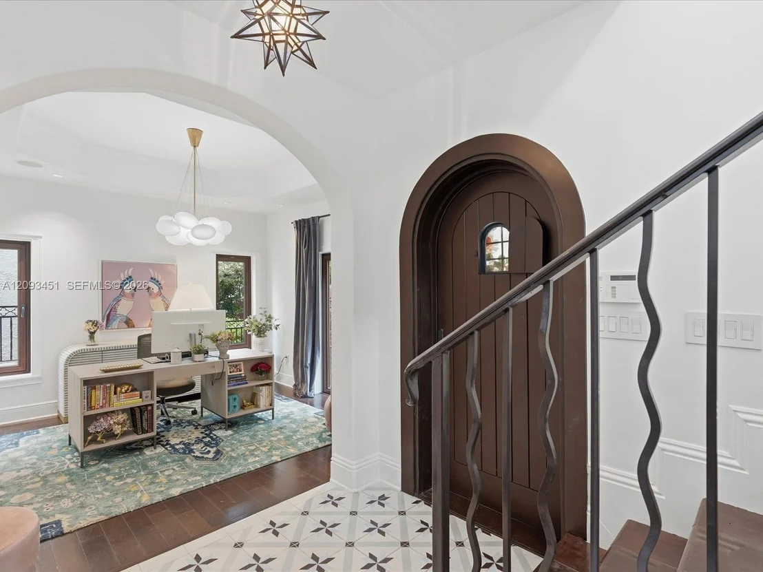 Photo of 421 Sarto Ave