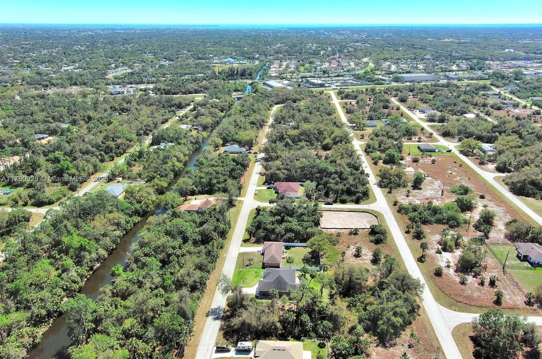 Photo of 205 Ferdon Cir