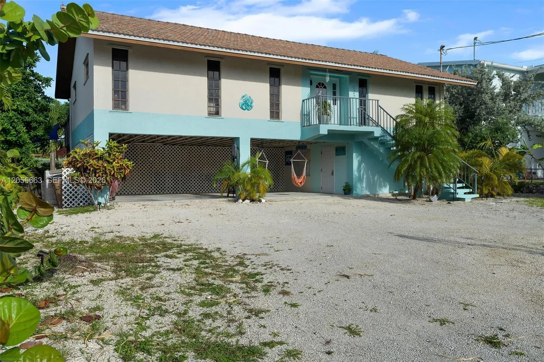 Photo of 422 Calle Limon