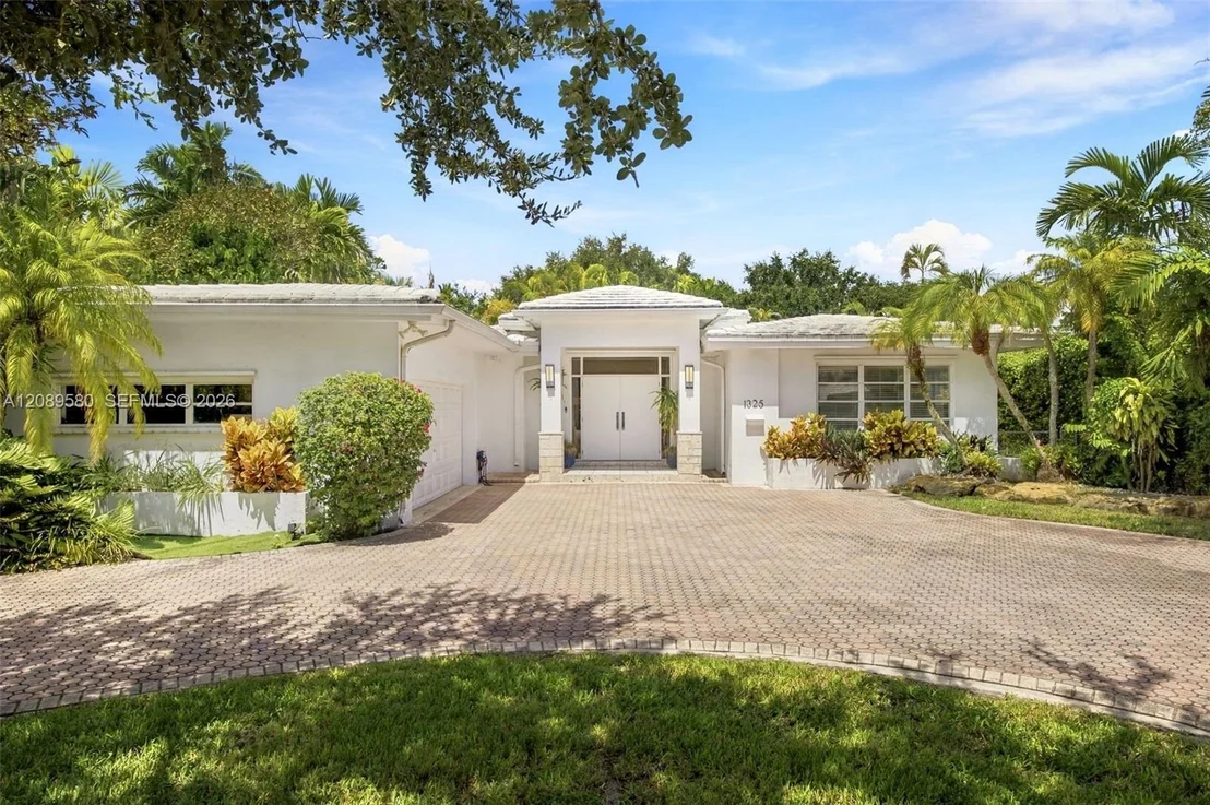 Photo of 1325 Blue Rd