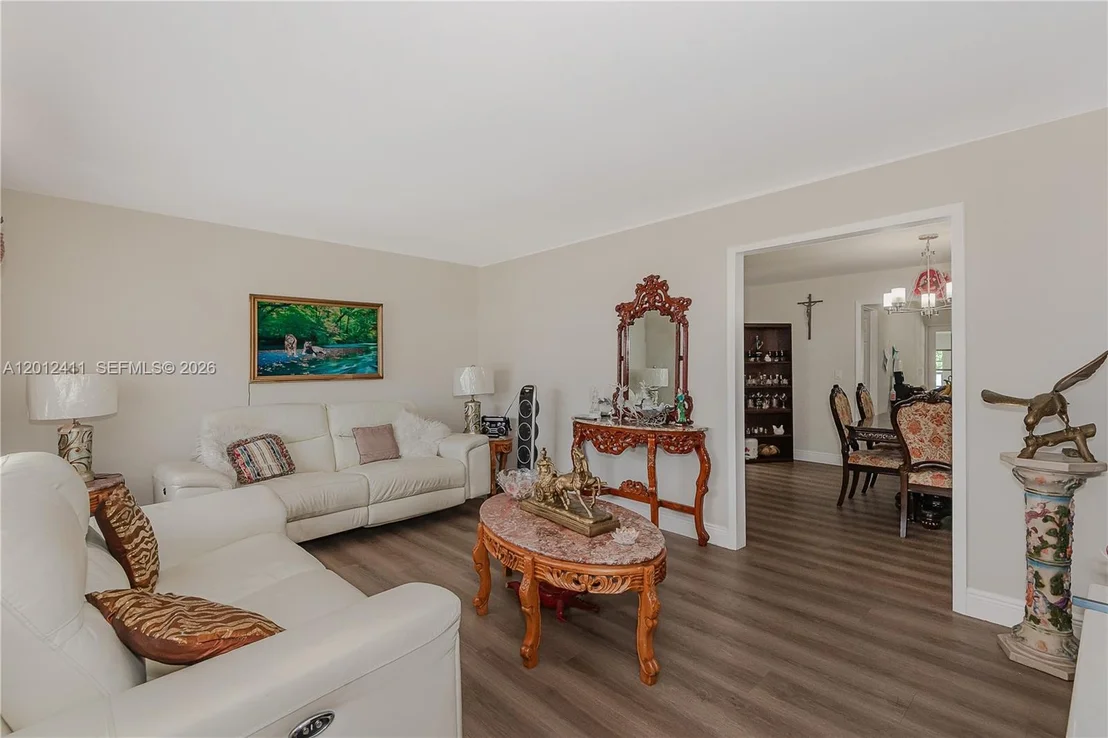 Photo of 395 W 39th Pl