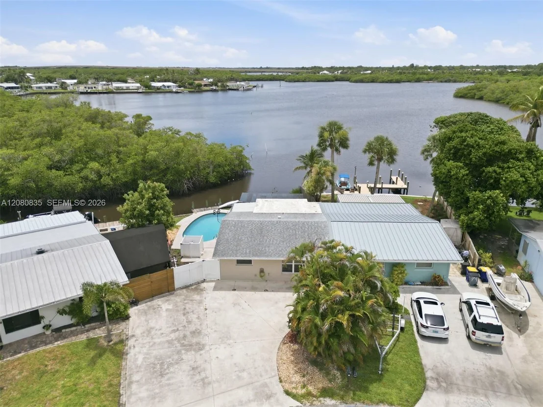 Photo of 70 SW Hideaway Pl