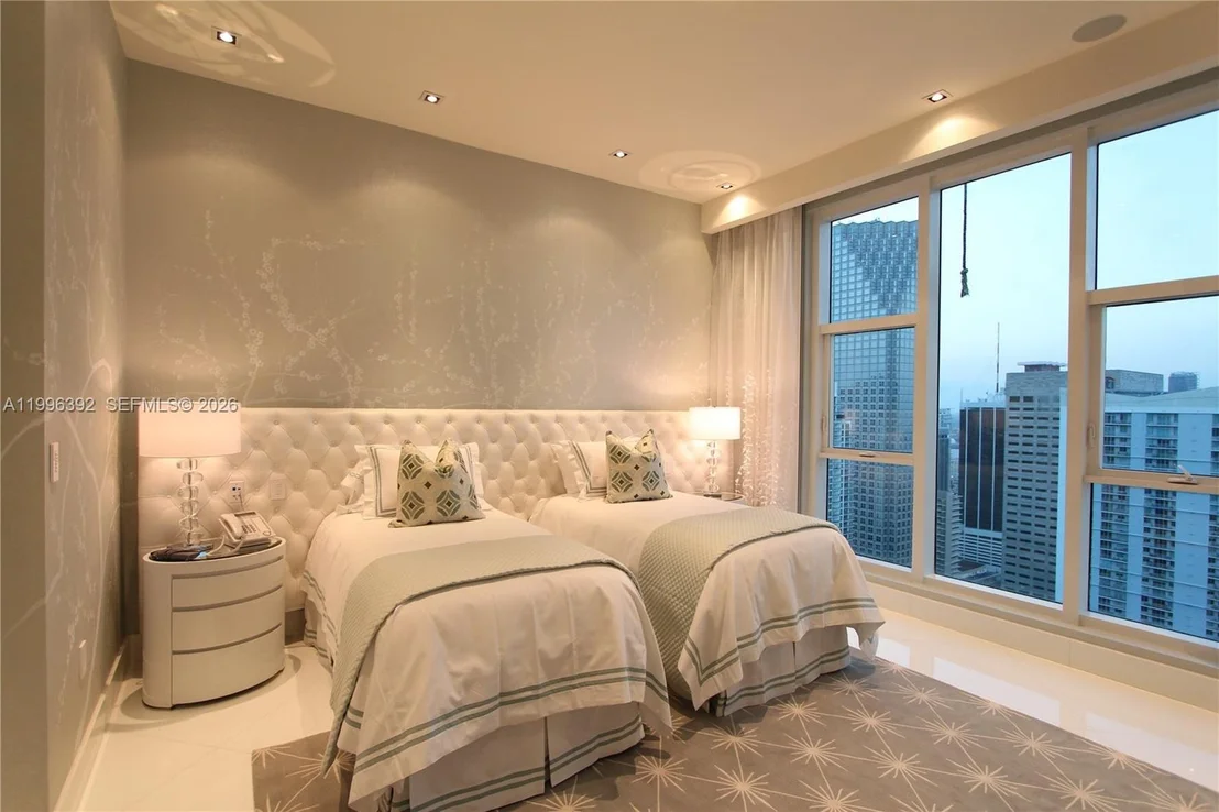 Photo of Unit PH3403 at 900 Brickell Key Blvd