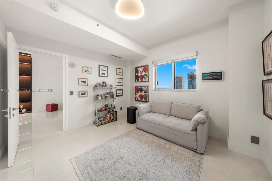 Photo of Unit 5404 at 888 Biscayne Blvd