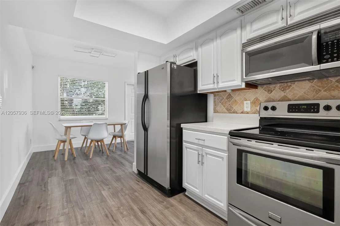 Photo of Unit 310 at 2100 Diana Dr
