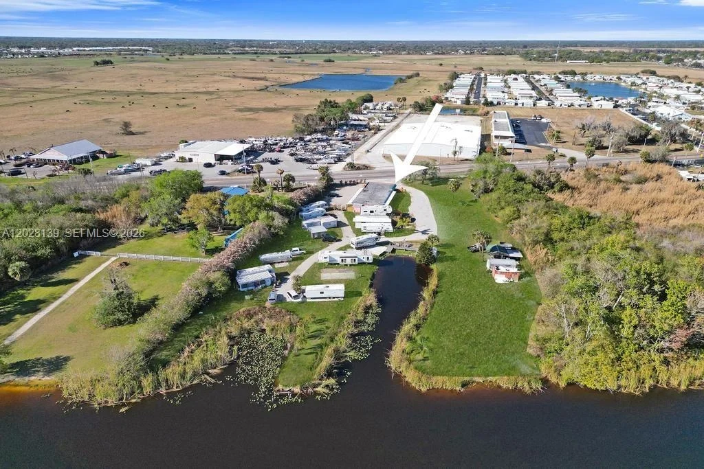 Photo of Unit 10 at 1421 NE US Highway 441
