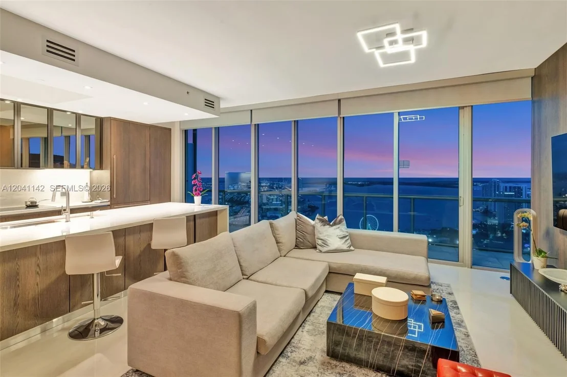 Photo of Unit 5404 at 888 Biscayne Blvd