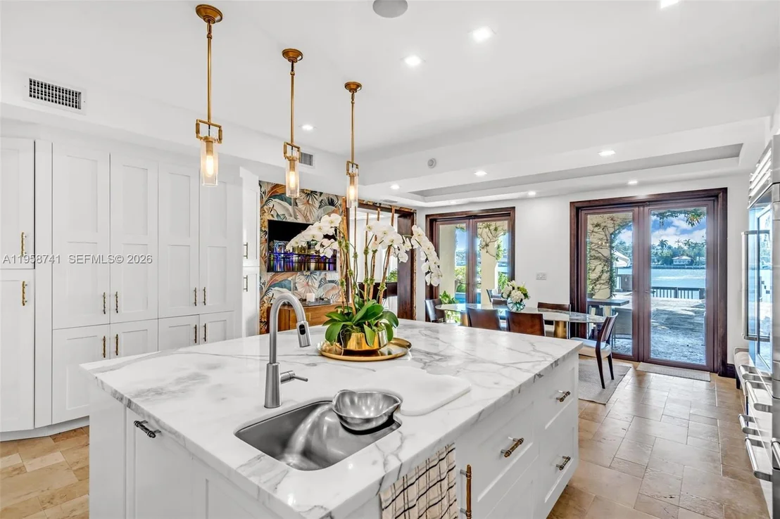 Photo of 1398 Bay Dr