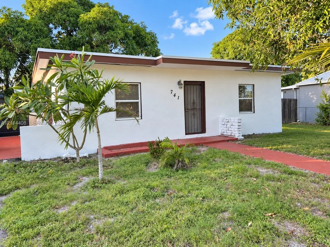 Photo of 741 Jann Ave