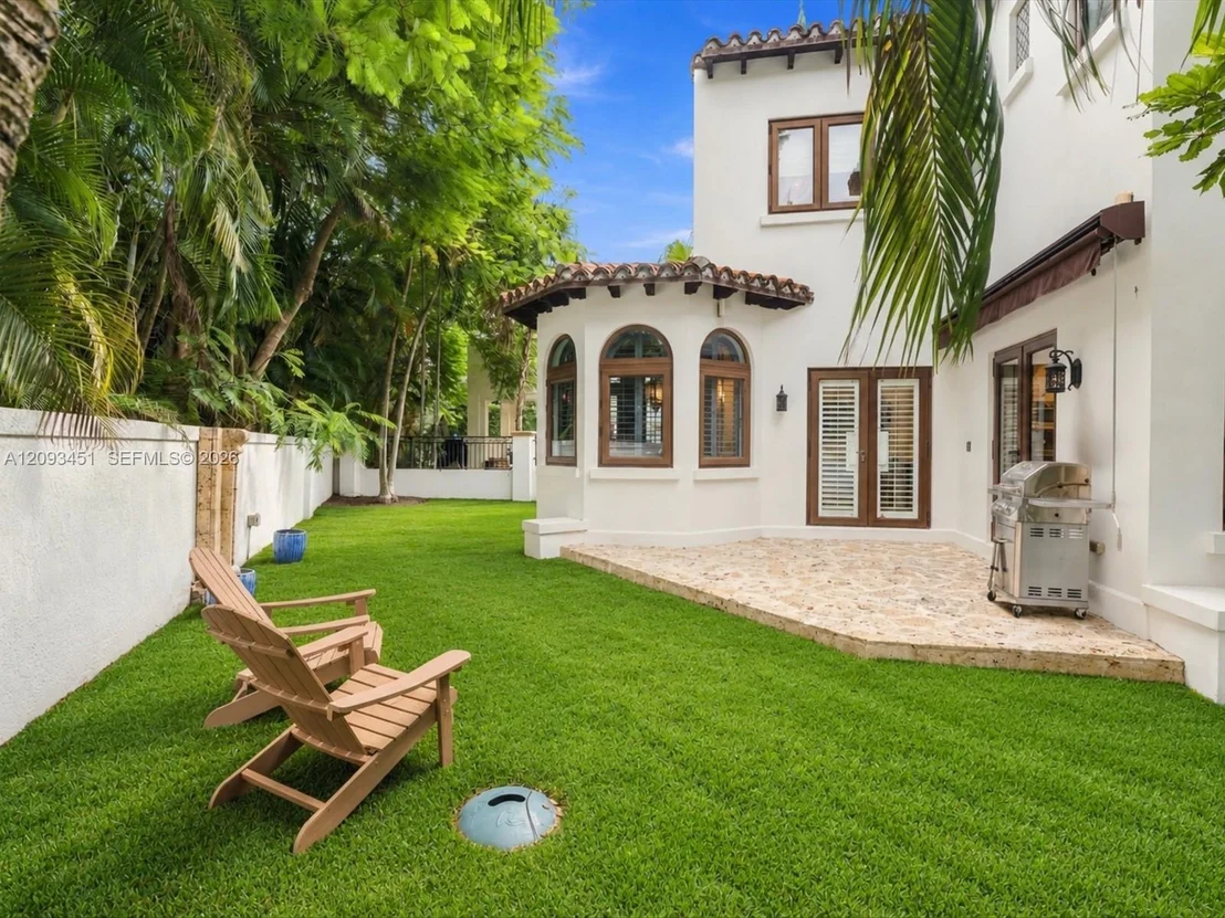 Photo of 421 Sarto Ave