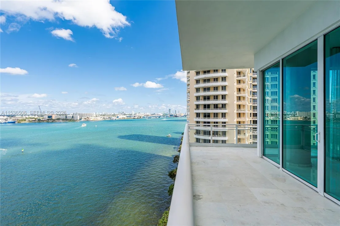 Photo of Unit 1002 at 900 Brickell Key Blvd