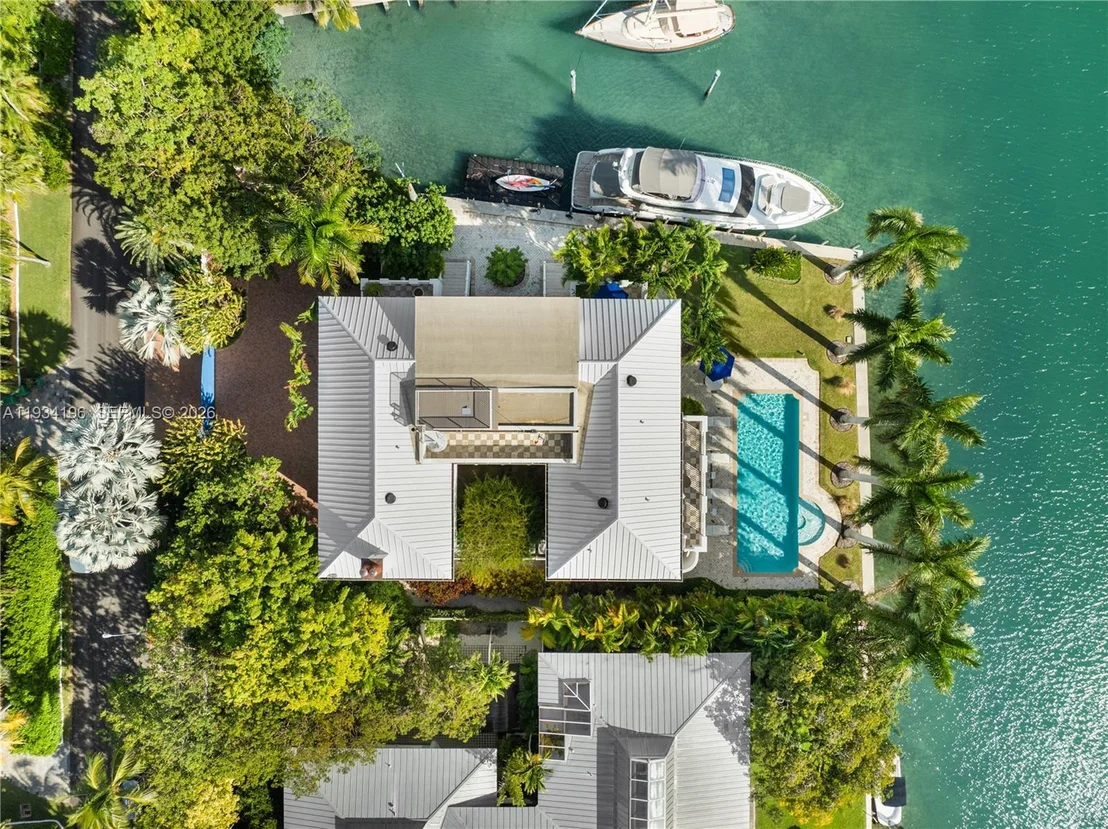 Photo of 100 Cape Florida Dr