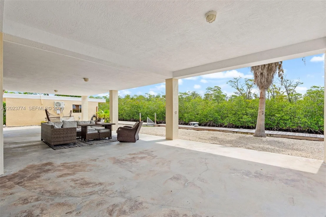 Photo of 365 Loeb ave