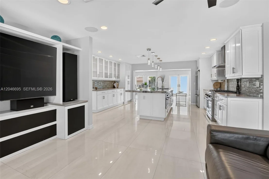 Photo of 966 SE 9th Ave