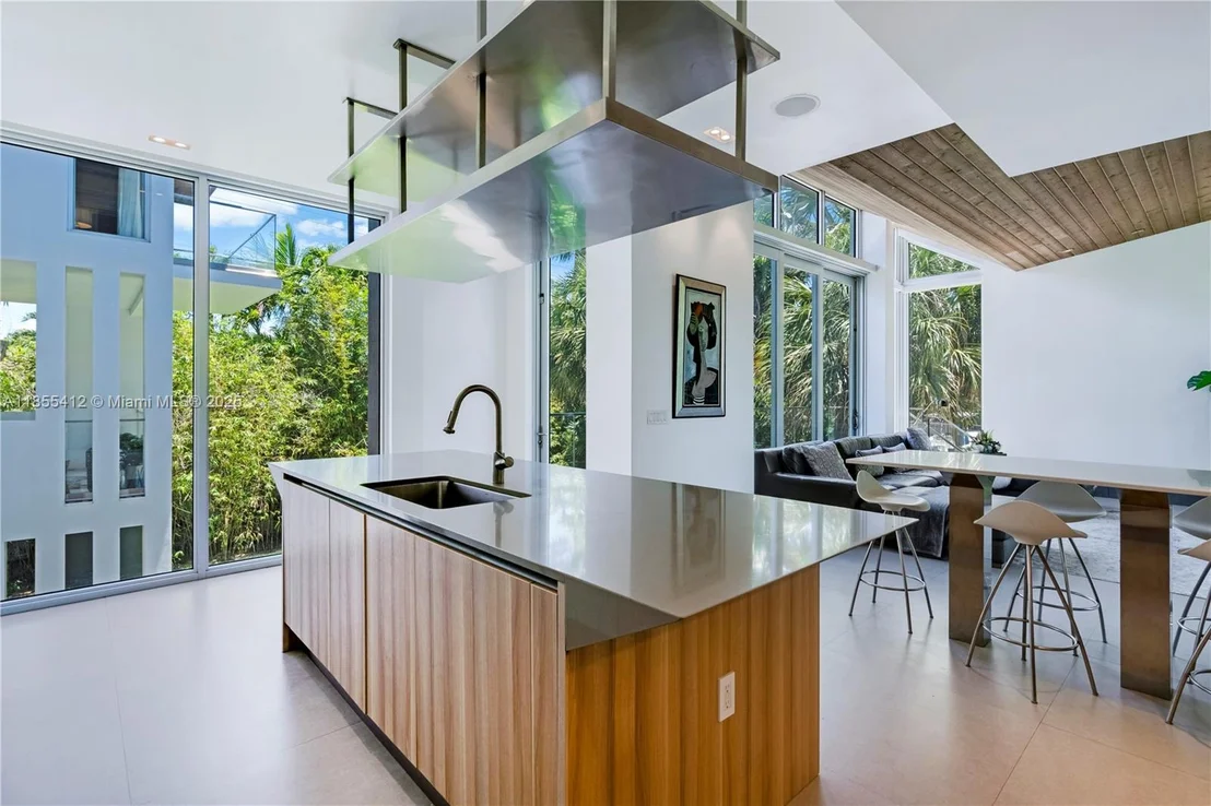 Photo of 545 SABAL PALM