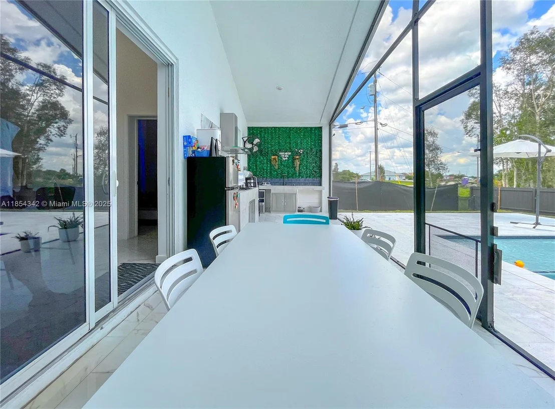 Photo of 395 Pace Avenue