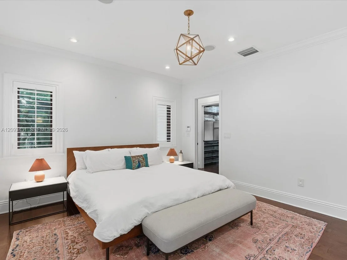 Photo of 421 Sarto Ave