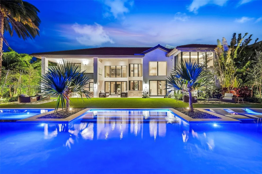 Photo of 110 Holiday Dr