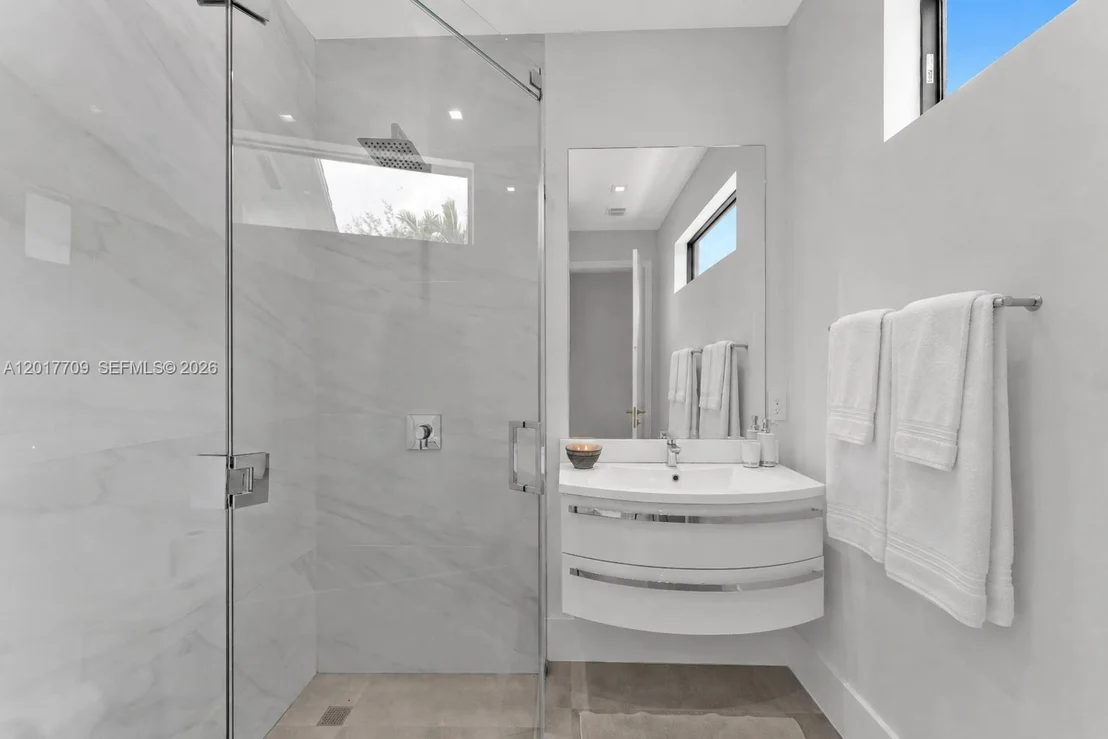 Photo of 10 Samana Dr