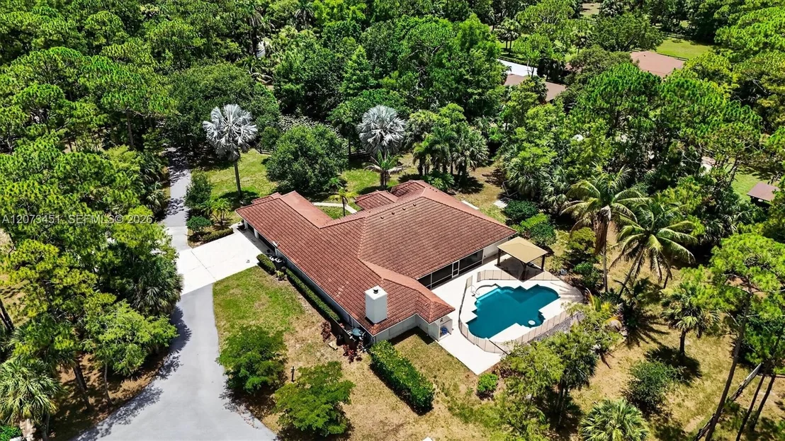 Photo of 1215 Stallion Dr