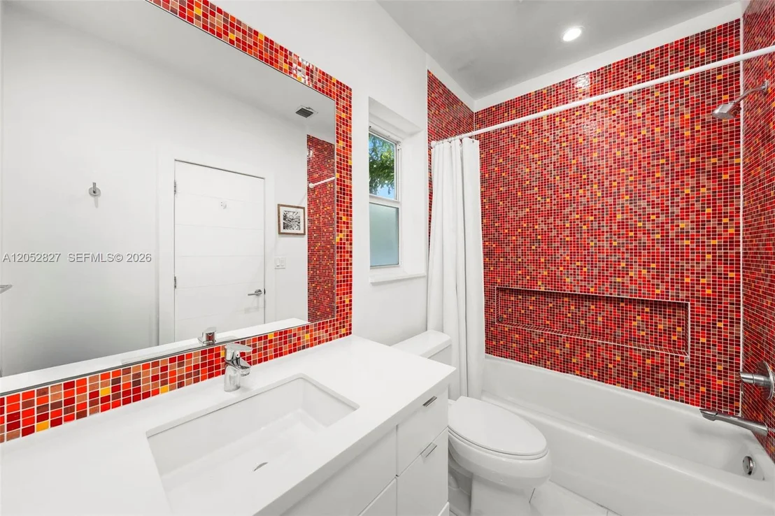 Photo of 9172 Carlyle Ave