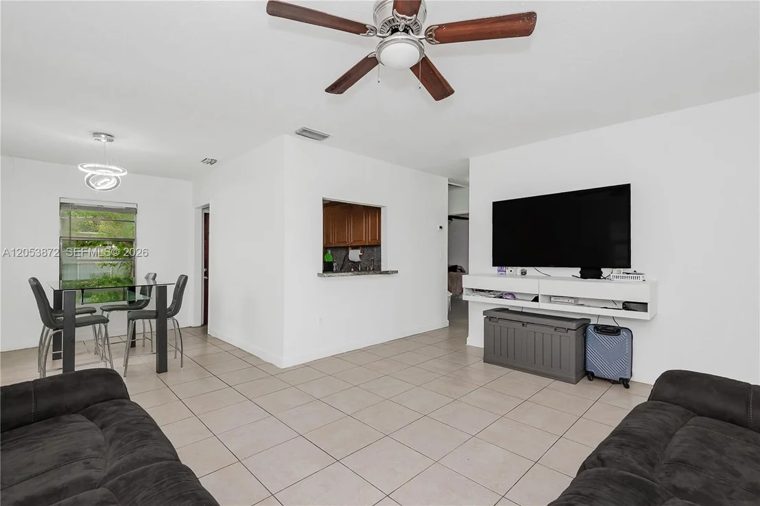 Photo of 681 NE 1st Pl