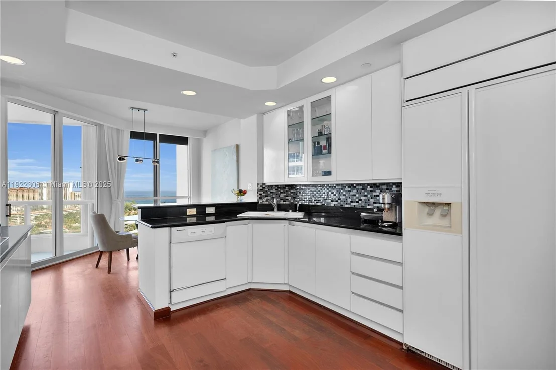 Photo of Unit 2001 at 21050 Point Pl