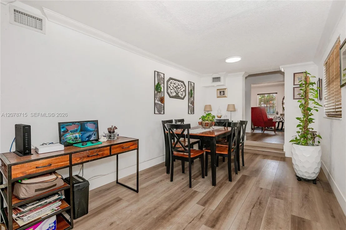 Photo of 359 W 35th St