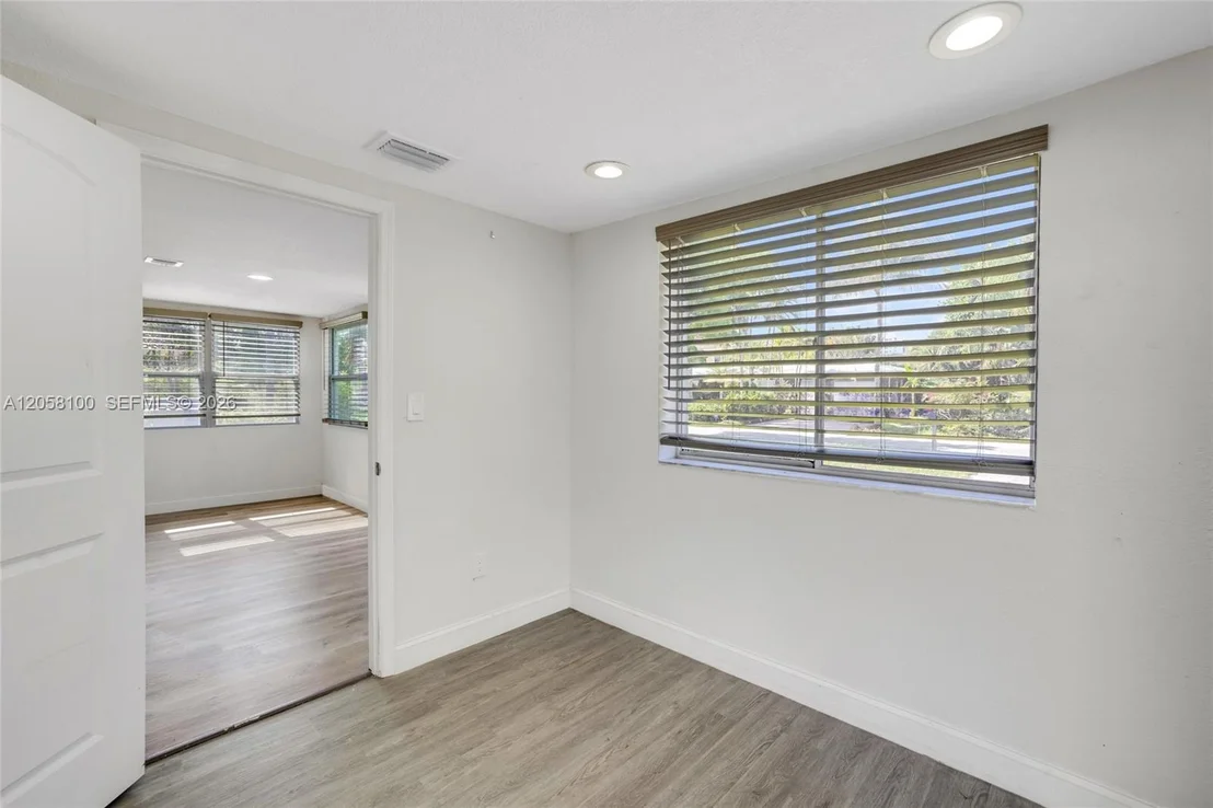 Photo of 3405 Robbins Rd