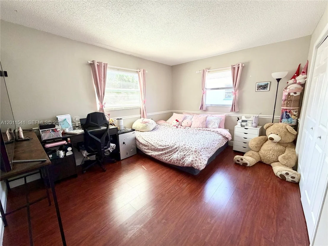 Photo of 143 VALLEY CIR
