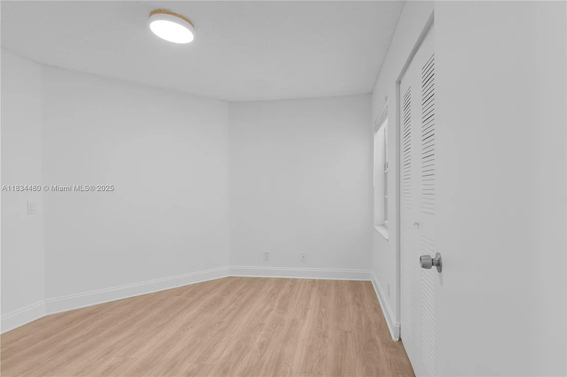 Photo of 1525 Seabay Rd