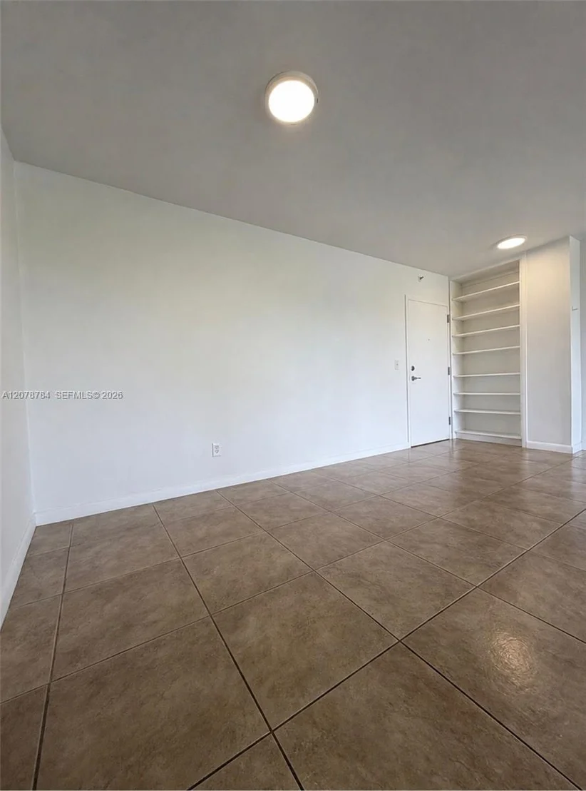 Photo of Unit 5C at 77 Crandon Blvd