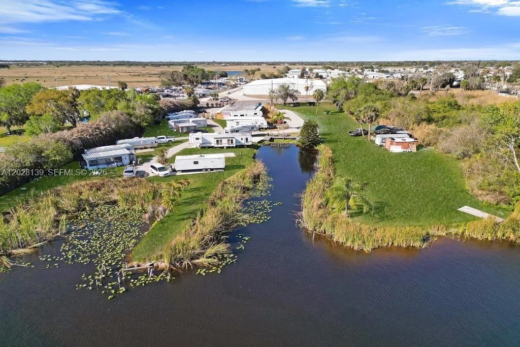 Photo of Unit 10 at 1421 NE US Highway 441