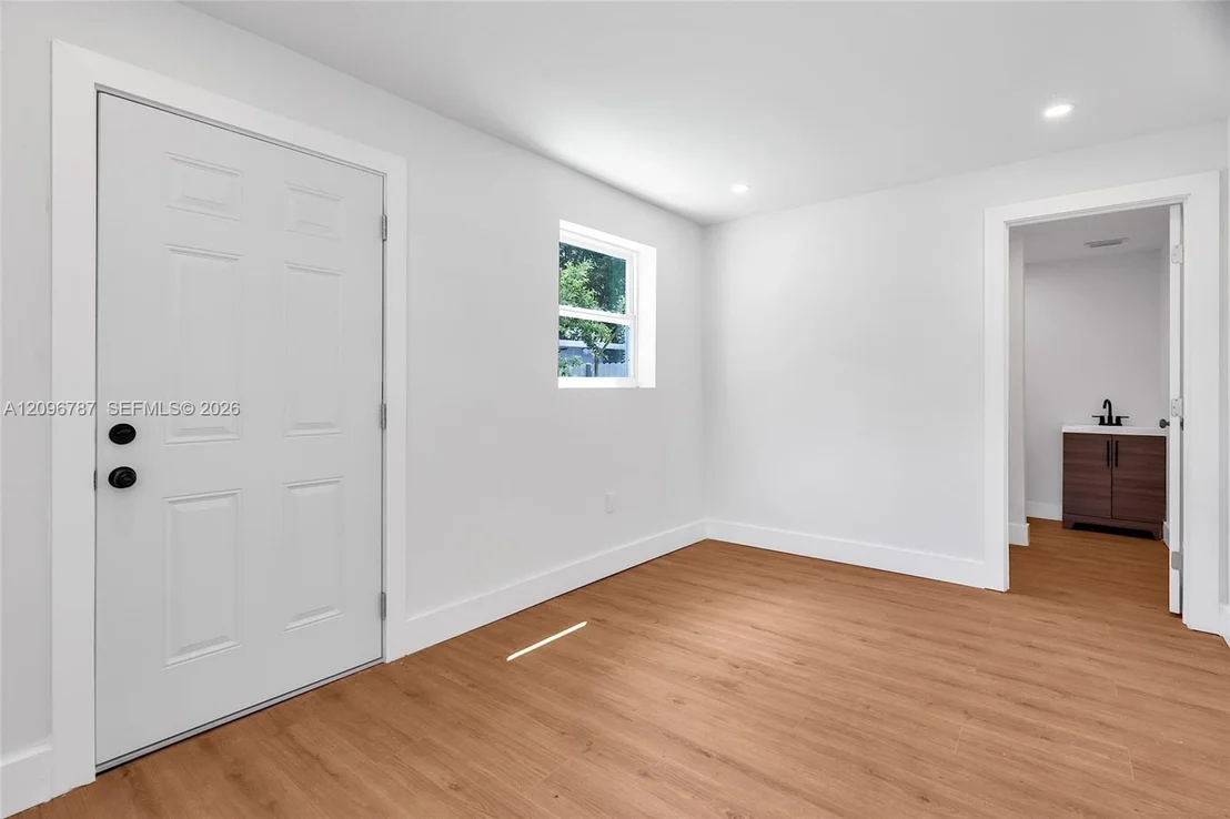 Photo of 1046 Jann Ave