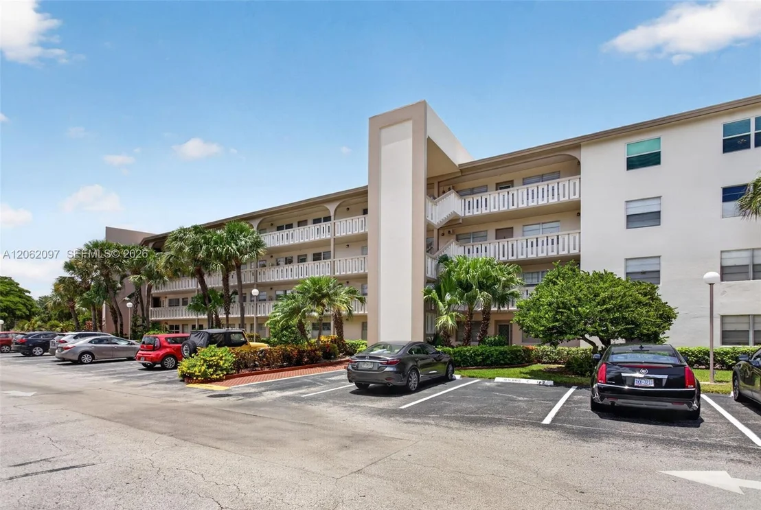 Photo of Unit D2 at 1903 Bermuda Cir