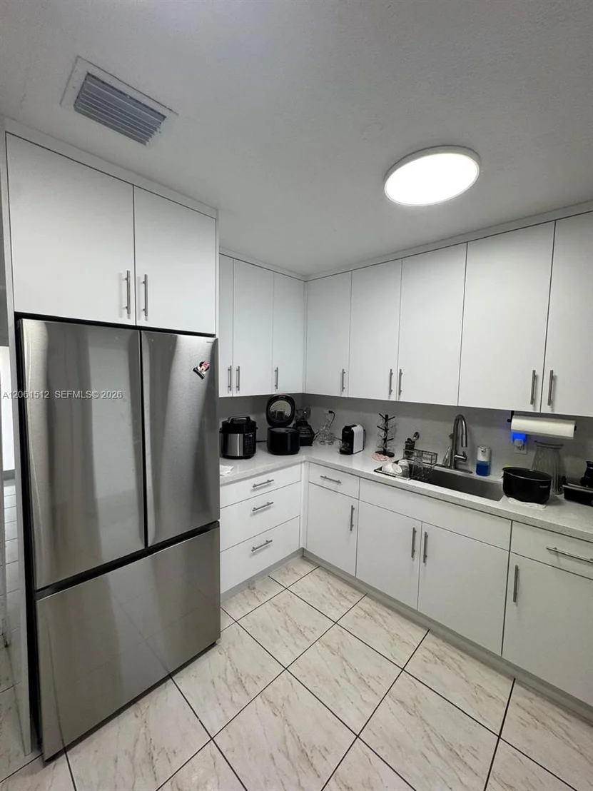 Photo of 80 W 56th St