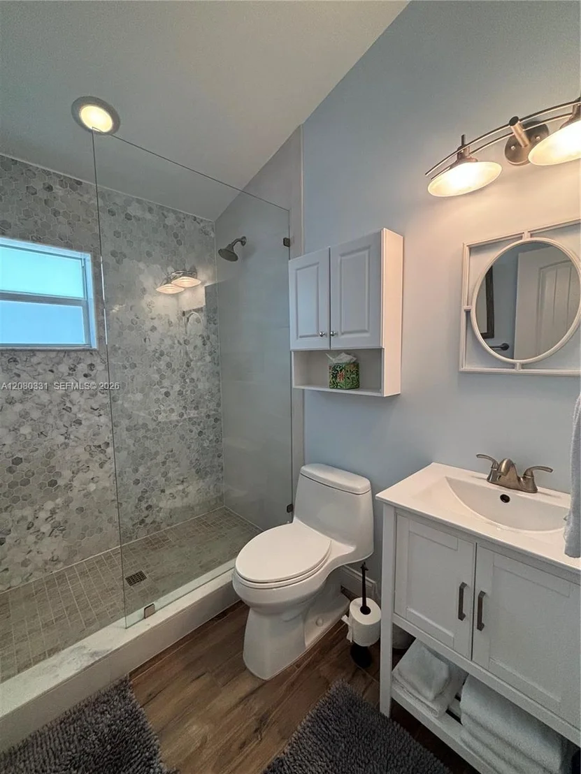 Photo of 102 Venetian Dr