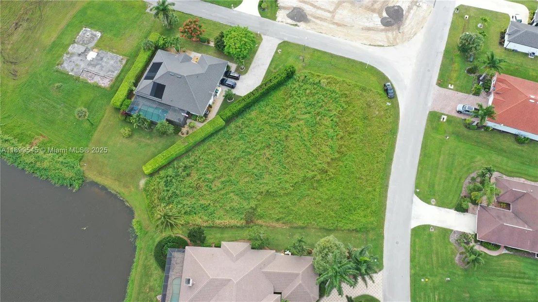 Photo of 18018 Royal Hammock Blvd