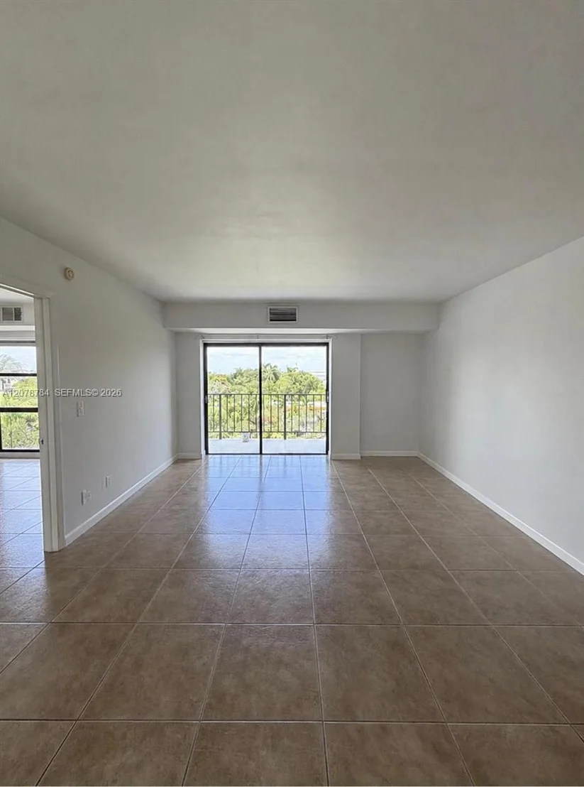 Photo of Unit 5C at 77 Crandon Blvd