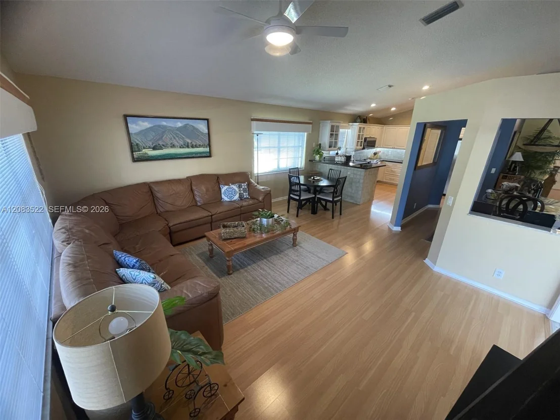 Photo of 412 Cameron Dr