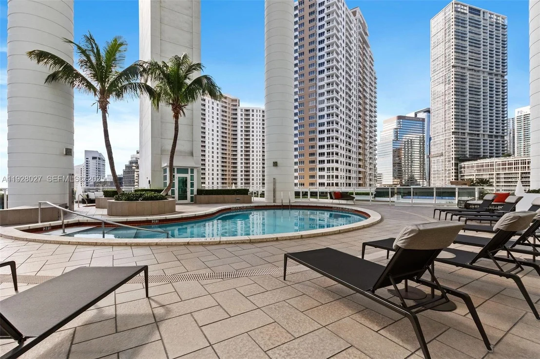 Photo of Unit 2002 at 900 Brickell Key Blvd